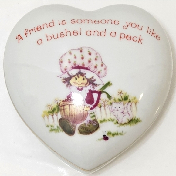 Strawberry Shortcake Ceramic Heart-Shaped Trinket Box - Picture 7 of 12
